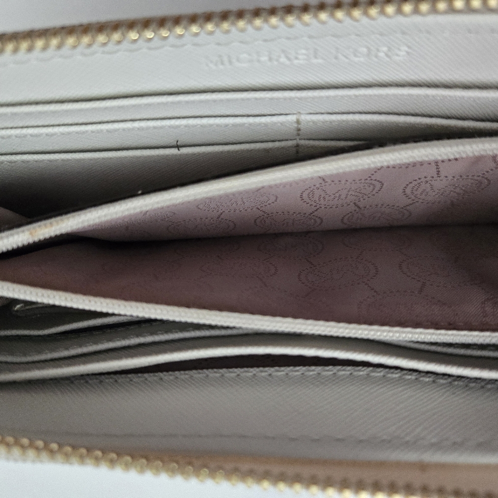 Michael Kors Wallet - Picture 12 of 13